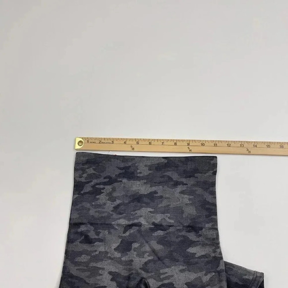 Spanx Look At Me Now Charcoal Heather Camo Seamless Leggings - Picture 10 of 10